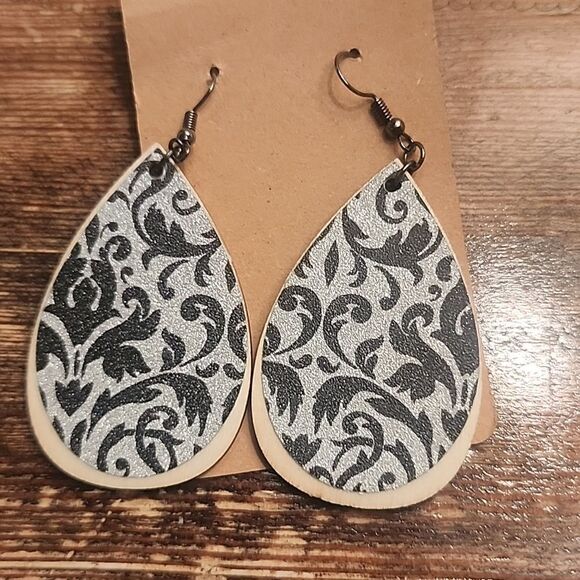 Wooden Teardrop Womens Earrings New - Picture 1 of 2